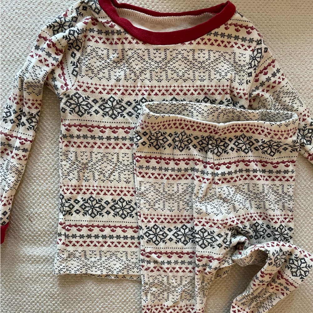 Burt’s Bees Baby Holiday Family Matching 2T Red White & Gray Snowflake Pajamas.